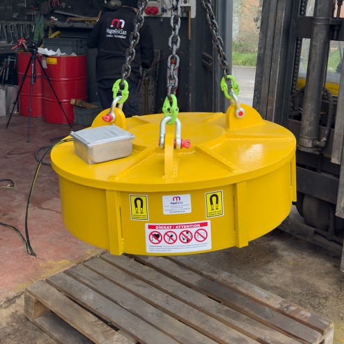 220V Beslemeli Ø1000 Elektromıknatıs – Hurda ve Sac Taşıma İçin Güçlü Manyetik Sistem