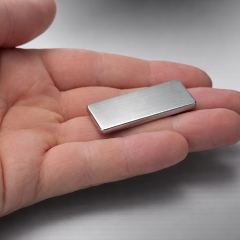 38,4×15,9×2,5 mm N38SH S Kutuplu Neodyum Ark Mıknatısı – 150°C Yüksek Sıcaklık Dayanımlı