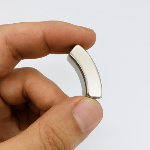 R25XR29X15X53,2X6 MM YARIM AY N42 Neodyum Mıknatıs